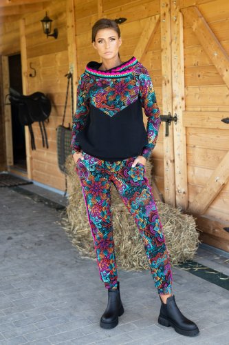 Bluza--z-kapturem-i-szydełkową-koronką-LILY-czarna-vippi-design.jpg