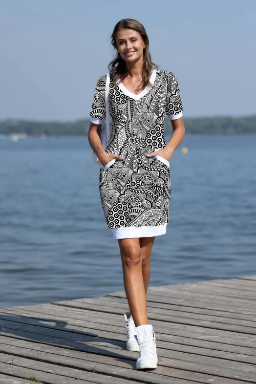 sukienka mini sportowa dekolt V krotki rękaw  kolekcja MAVI white marka VIPPI DESIGN.jpg