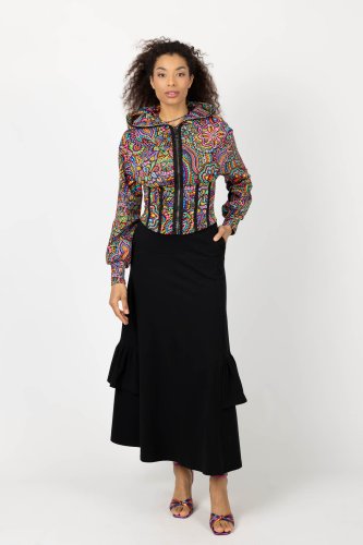 bluza gorsetowa z kapturem i ozdobnymi taśmami kolekcja CONFETTI i spódnica długa czarna z falbanami po bokach  marka VIPPI DESIGN (2).jpg