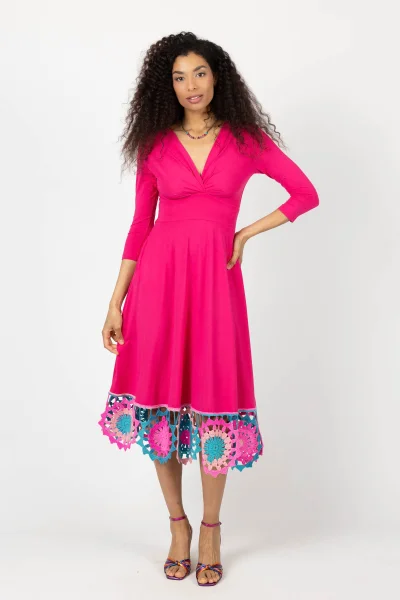 Sukienka wiskozowa midi różowa z szydełkową koronką na dole  "KGart" 