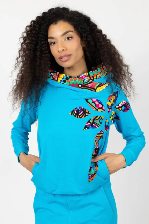 bluza niebieska z kapturem i aplikacją kolekcja CONFETTI marka VIPPI DESIGN (3).jpg