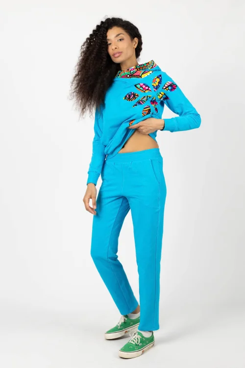 bluza niebieska z kapturem i aplikacją kolekcja CONFETTI i spodnie niebieskie luźne marka VIPPI DESIGN (6).jpg