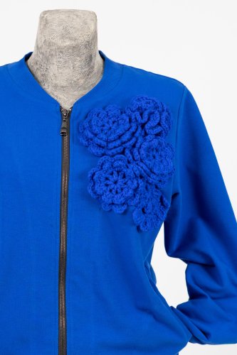bluza-bomberka-chabrowa-z-aplikacją-kwiatki-KGart-marka-Vippi-design-4.jpg
