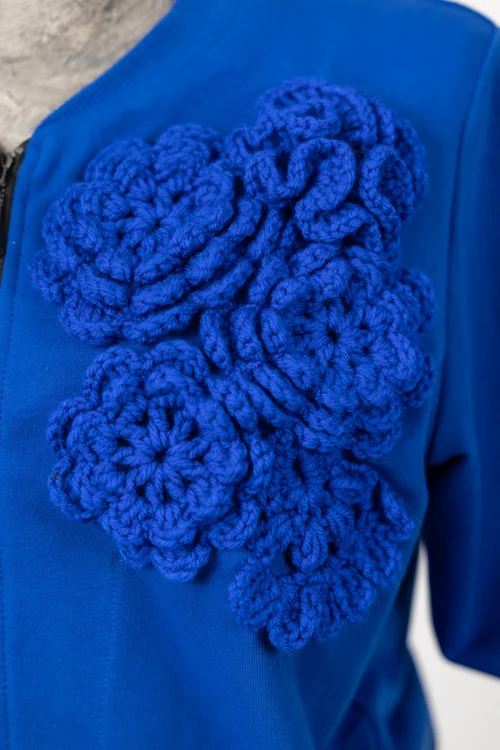bluza-bomberka-chabrowa-z-aplikacją-kwiatki-KGart-marka-Vippi-design-5.jpg
