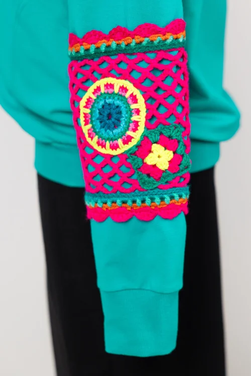 bluza-bomberka-turkusowa-z-aplikacją-mandale-KGart-marka-Vippi-design-6.jpg