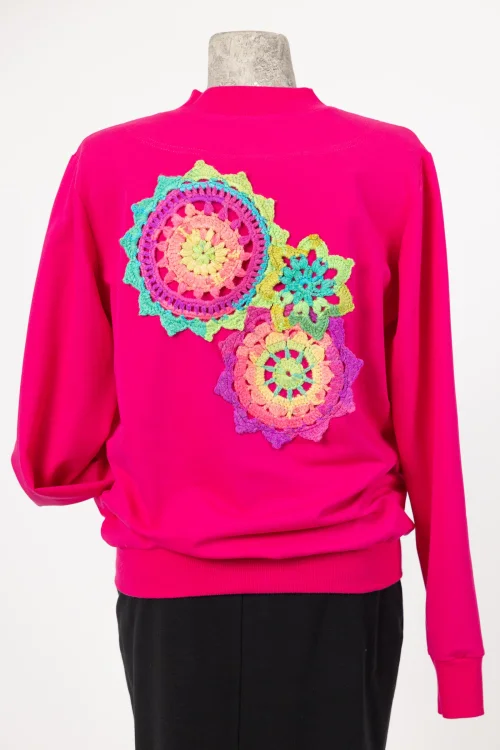 bluza-bomberka-różowa-z-aplikacją-mandale-KGart-marka-Vippi-design-1.jpg