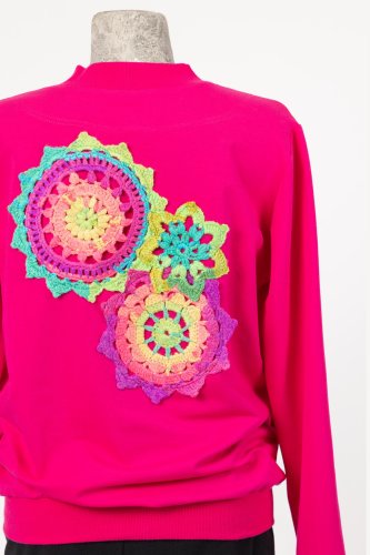 bluza-bomberka-różowa-z-aplikacją-mandale-KGart-marka-Vippi-design-5.jpg