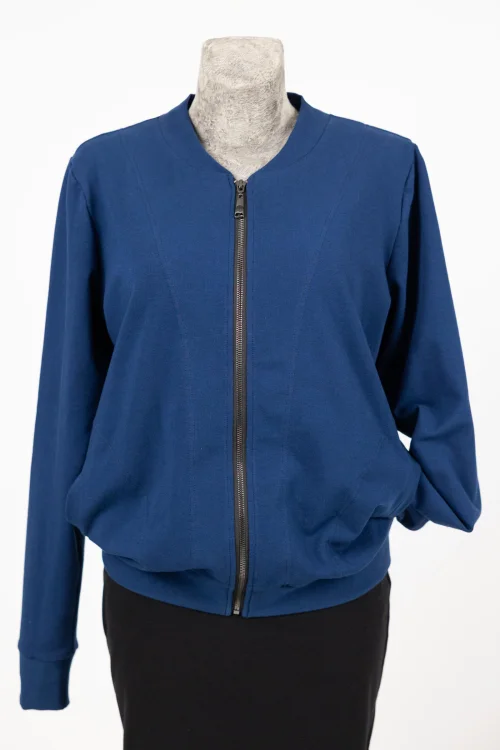 bluza-bomberka-granatowa-z-aplikacją-szydełkową-KGart-marka-Vippi-design.jpg
