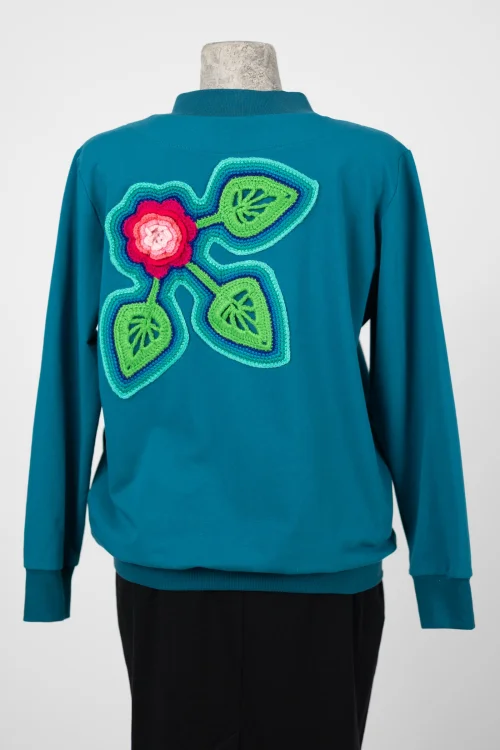 bluza-petrolowa-z-szydełkowymi-aplikacjami-KGart-marka-Vippi-design--1.jpg