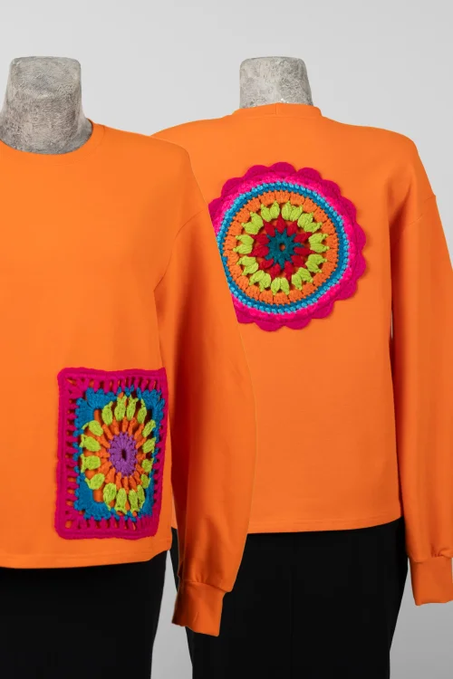 bluza-pomarańczowa-z-szydełkowymi-aplikacjami-KGart-marka-Vippi-design-6.jpg