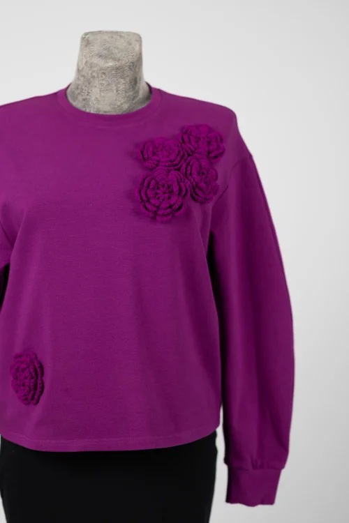 bluza-cyklamenowa-2-z-szydełkowymi-aplikacjami-KGart-marka-Vippi-design--2.jpg