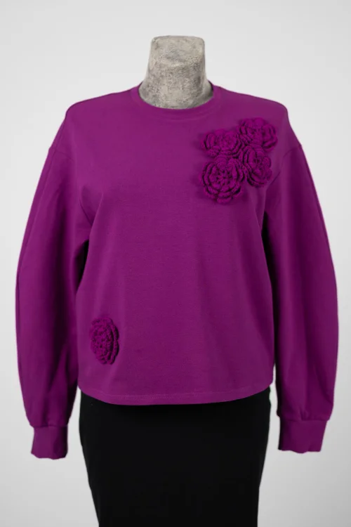 bluza-cyklamenowa-2-z-szydełkowymi-aplikacjami-KGart-marka-Vippi-design--3.jpg