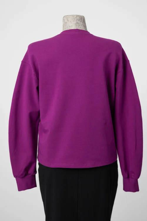 bluza-cyklamenowa-2-z-szydełkowymi-aplikacjami-KGart-marka-Vippi-design--4.jpg