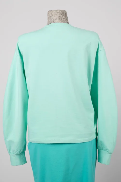 bluza-jasna-miętowa-z-szydełkowymi-aplikacjami-KGart-marka-Vippi-design.-5.jpg