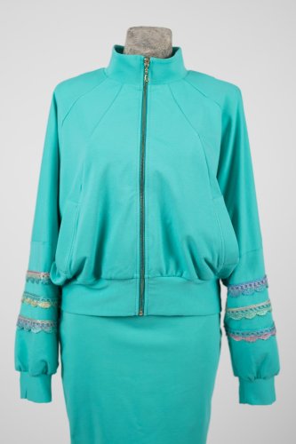 bluza-miętowa-z-szydełkowymi-aplikacjami-KGart-marka-Vippi-design.jpg
