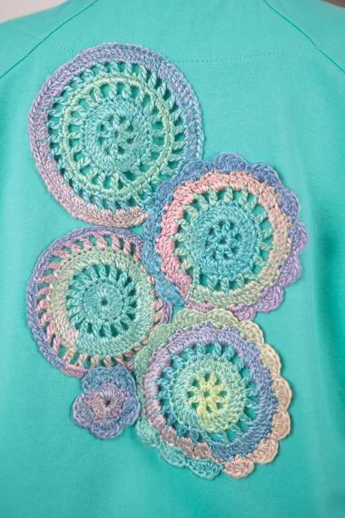 bluza-miętowa-z-szydełkowymi-aplikacjami-KGart-marka-Vippi-design-6.jpg