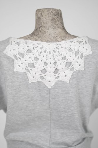 Bluzka trapezowa z szydełkową aplikacją  marka VIPPI DESIGN-15.jpg