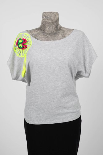 Bluzka trapezowa z szydełkową aplikacją  marka VIPPI DESIGN-25.jpg