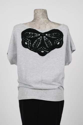 Bluzka trapezowa z szydełkową aplikacją  marka VIPPI DESIGN-34.jpg