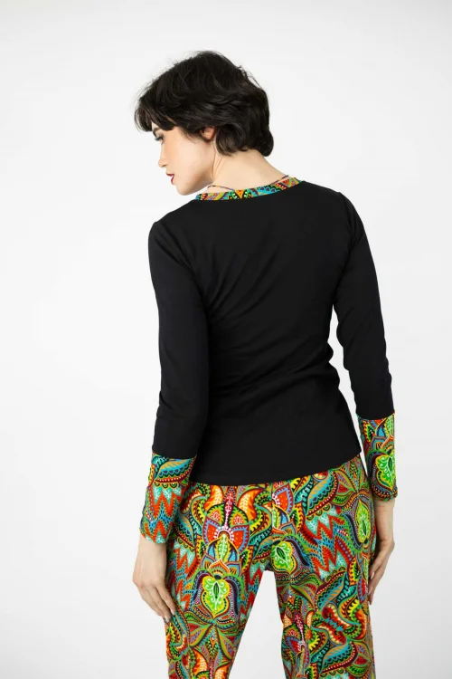 bluzka-czarna-z-kolorowymi-mankietami-kolekcja-MEXICO-marka-vippi-design (5).jpg