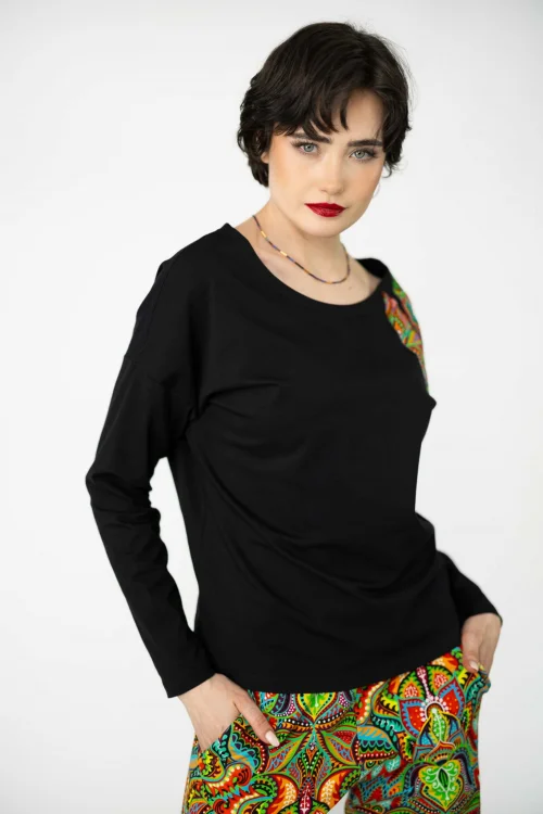 bluzka-czarna-z-aplikacją-na-ramieniu-kolekcja-MEXICO-marka-vippi-design (1).jpg