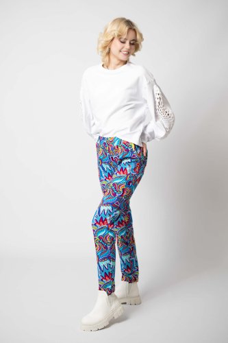 bluza biała luźna z szydełkową wstawką na rękawach kolekcja KGart i spodnie z mankietami kolorowe kolekcja MEXICO white  marka VIPPI DESIGN  (9).jpg