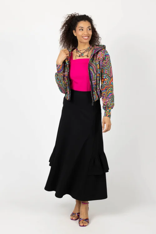 bluza gorsetowa z kapturem i ozdobnymi taśmami kolekcja CONFETTI i spódnica długa czarna z falbanami po bokach  marka VIPPI DESIGN (1).jpg