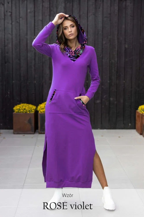sukienka-dluga-jasny-fiolet-z-rozporkami-i-kapturem-dekolt-V-kolekja-ROSE-violet-marka-vippi-design.jpg