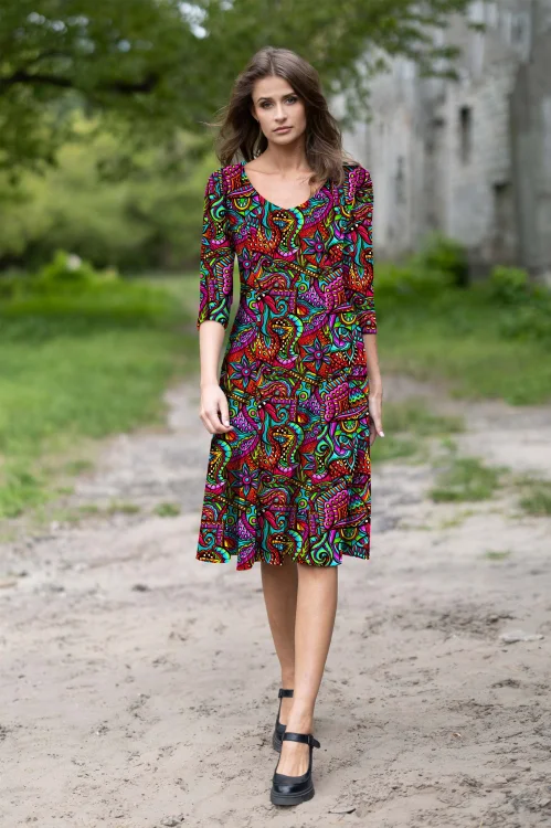 sukienka-midi-kolorowa-rozkloszowana-dekolt-V-kolekcja-salvador-PINK-marka-vippi-design.jpg