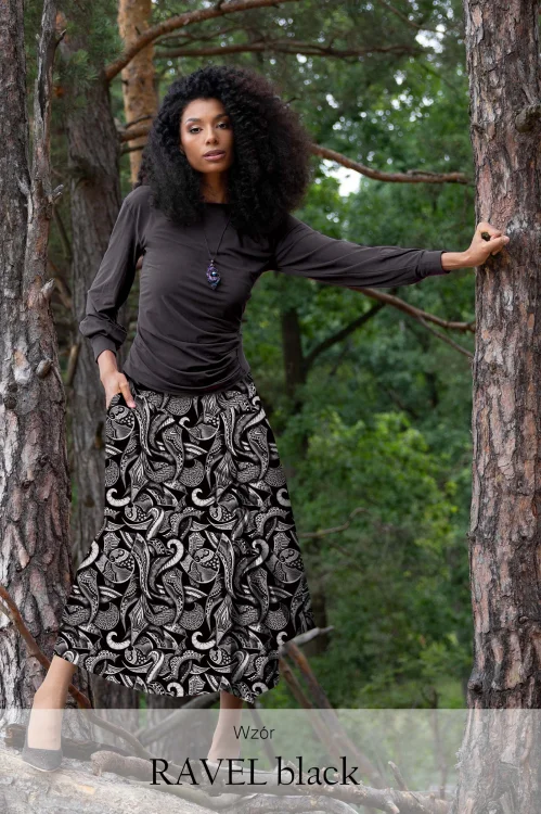 spodnica-midi-z-zakładkami-asymetryczna-kolekcja-RAVEL-black-marka-vippi-design.jpg