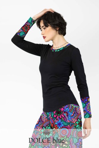 bluzka-czarna-klasyczna-z-kolorowymi-mankietami-i-pliską-przy-dekolcie-kolekcja-DOLCE-blue-marka-vippi-design.jpg