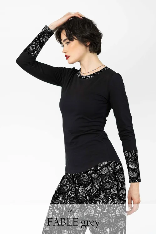 bluzka-czarna-klasyczna-z-kolorowymi-mankietami-i-pliską-przy-dekolcie-kolekcja-FABLE-grey--marka-vippi-design.jpg