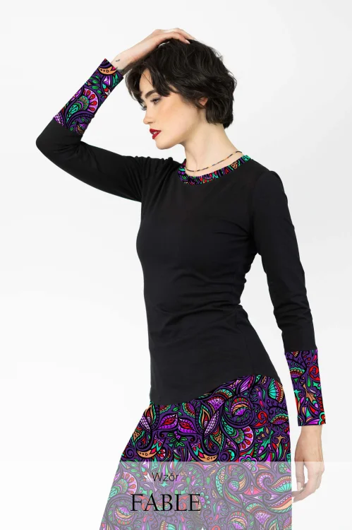 bluzka-czarna-klasyczna-z-kolorowymi-mankietami-i-pliską-przy-dekolcie-kolekcja-FABLE--marka-vippi-design.jpg