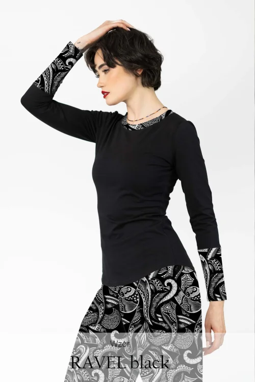 bluzka-czarna-klasyczna-z-kolorowymi-mankietami-i-pliską-przy-dekolcie-kolekcja-RAVEL-black-marka-vippi-design.jpg