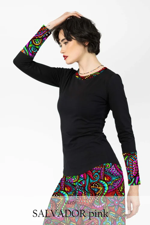 bluzka-czarna-klasyczna-z-kolorowymi-mankietami-i-pliską-przy-dekolcie-kolekcja-SALVADOR-pink-marka-vippi-design.jpg
