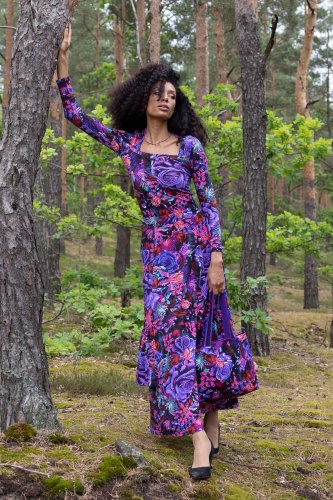 spodnica-długa-z-falbanami-po-bokach-i-bluzka-dekolt-karo-kolekcja-ROSE-violet-marka-vippi-design.-4.jpg