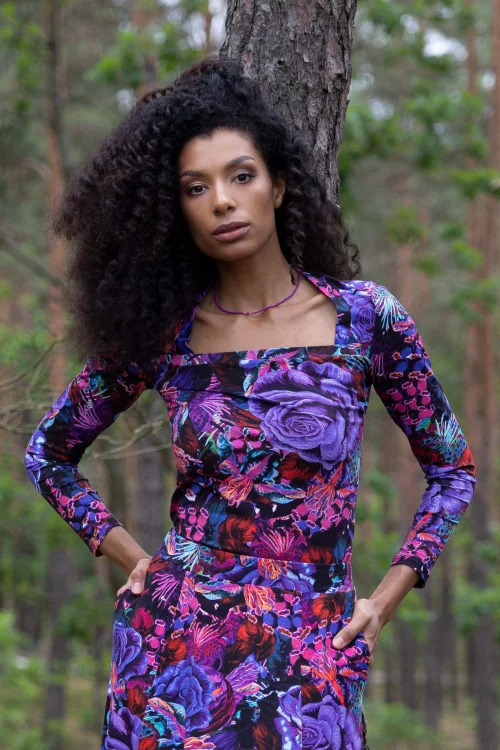 spodnica-długa-z-falbanami-po-bokach-i-bluzka-dekolt-karo-kolekcja-ROSE-violet-marka-vippi-design.11.jpg