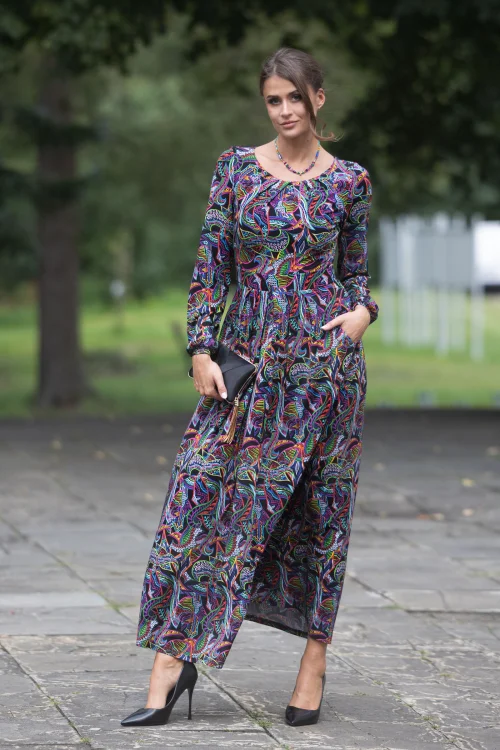 sukeinka-maxi-wiskozowa-z-zakladkami-kolekcja-RAVI-black-marka-vippi-design.jpg