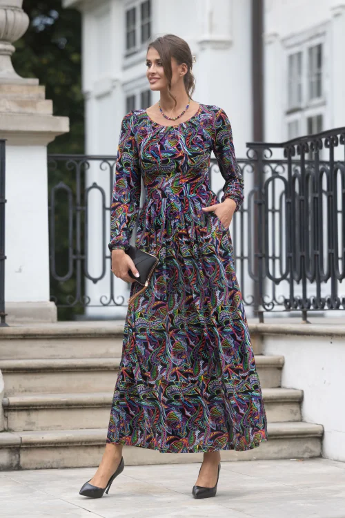 sukeinka-maxi-wiskozowa-z-zakladkami-kolekcja-RAVI-black-marka-vippi-design-3.jpg