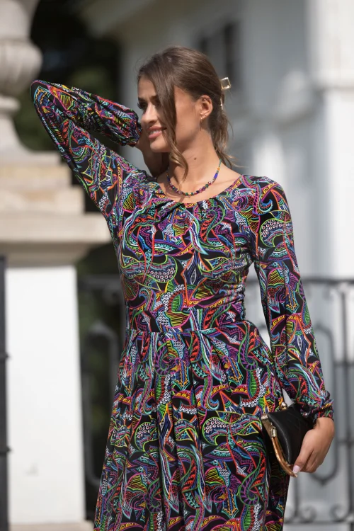 sukeinka-maxi-wiskozowa-z-zakladkami-kolekcja-RAVI-black-marka-vippi-design-6.jpg