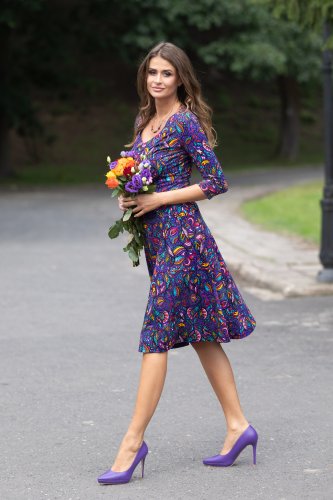 sukeinka-midi-dekolt-V-kolekcja-FABLE-pink-marka-vippi-design-3.jpg