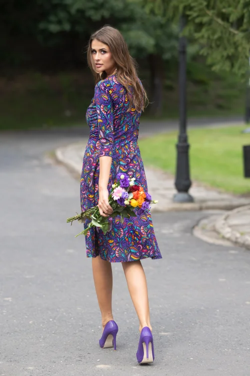 sukeinka-midi-dekolt-V-kolekcja-FABLE-pink-marka-vippi-design-34.jpg