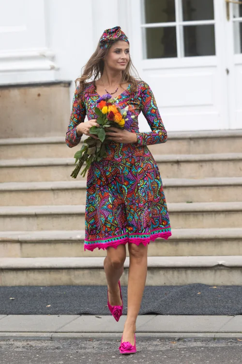 sukeinka-MINI-szydełkową-koronką-dekolt-V-kolekcja-SALVADOR-pink-marka-vippi-design-8.jpg