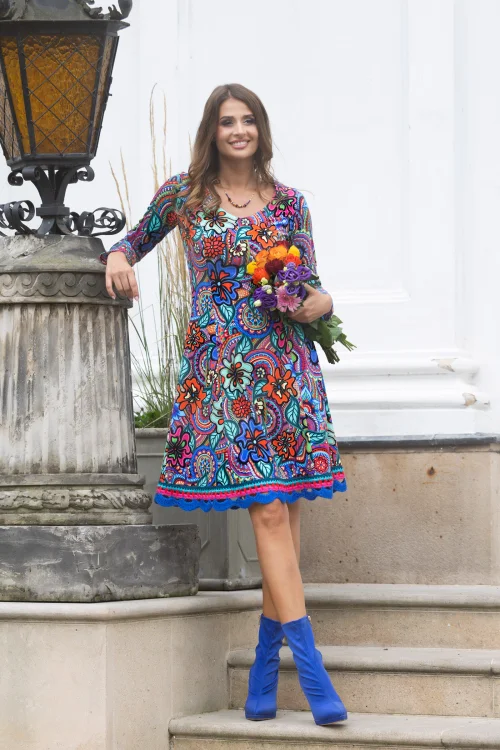 sukeinka-miniI-szydełkową-koronką-dekolt-V-kolekcja-DOLCE-blue-marka-vippi-design-4.jpg