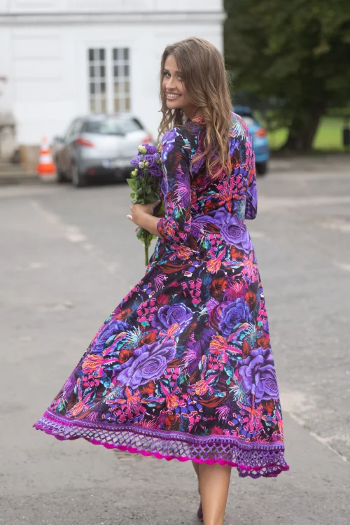 sukeinka-midi-szydełkową-koronką-dekolt-V-kolekcja-ROSE-violet-marka-vippi-design-6.jpg