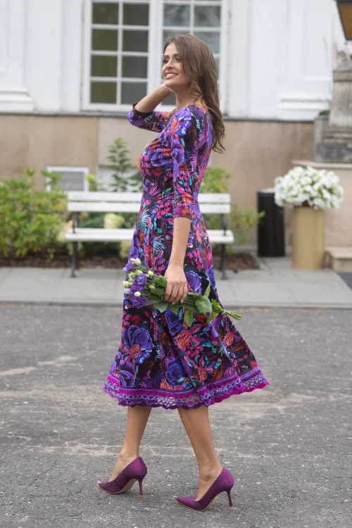 sukeinka-midi-szydełkową-koronką-dekolt-V-kolekcja-ROSE-violet-marka-vippi-design-11.jpg