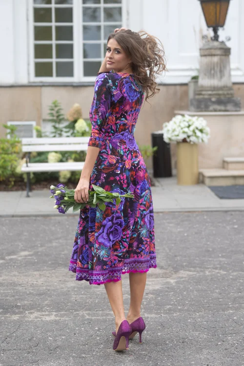 sukeinka-midi-szydełkową-koronką-dekolt-V-kolekcja-ROSE-violet-marka-vippi-design-12.jpg
