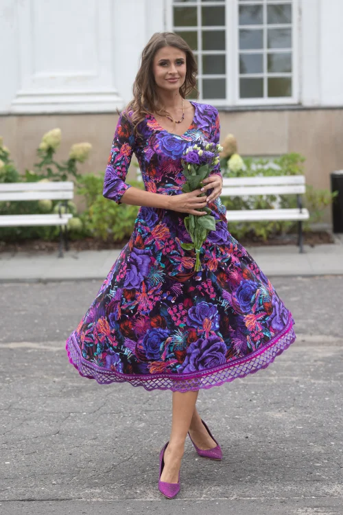sukeinka-midi-szydełkową-koronką-dekolt-V-kolekcja-ROSE-violet-marka-vippi-design-13.jpg
