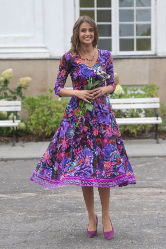 sukeinka-midi-szydełkową-koronką-dekolt-V-kolekcja-ROSE-violet-marka-vippi-design-15.jpg