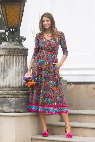 sukeinka-midi-szydełkową-koronką-dekolt-V-kolekcja-SALVADOR-pink-marka-vippi-design.jpg